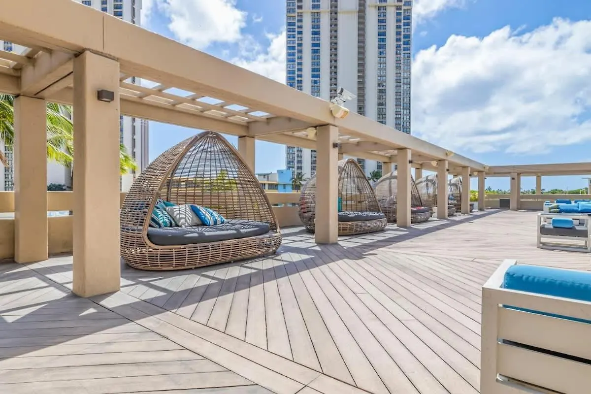 Top Floor Studio With Balcony & Views 3528 Honolulu