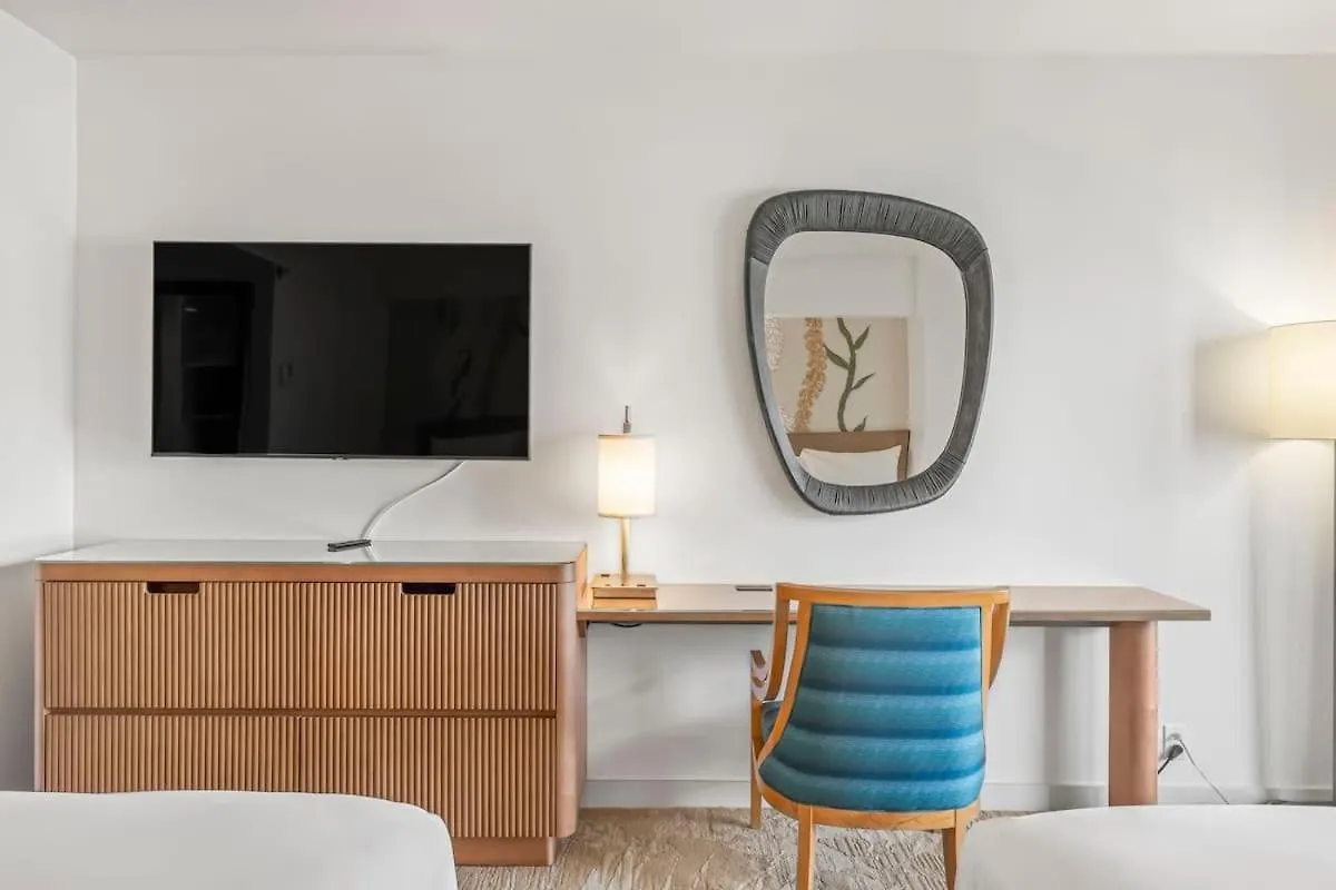 Top Floor Studio With Balcony & Views 3528 Honolulu