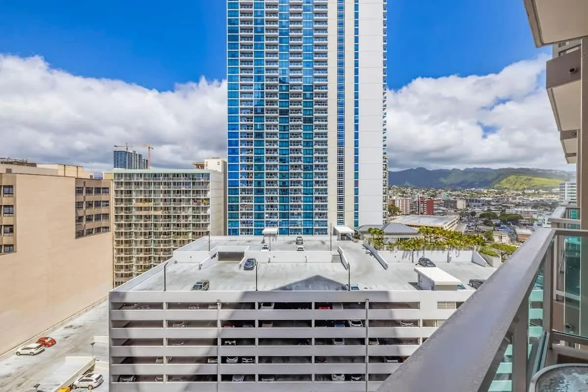 Top Floor Studio With Balcony & Views 3528 Honolulu