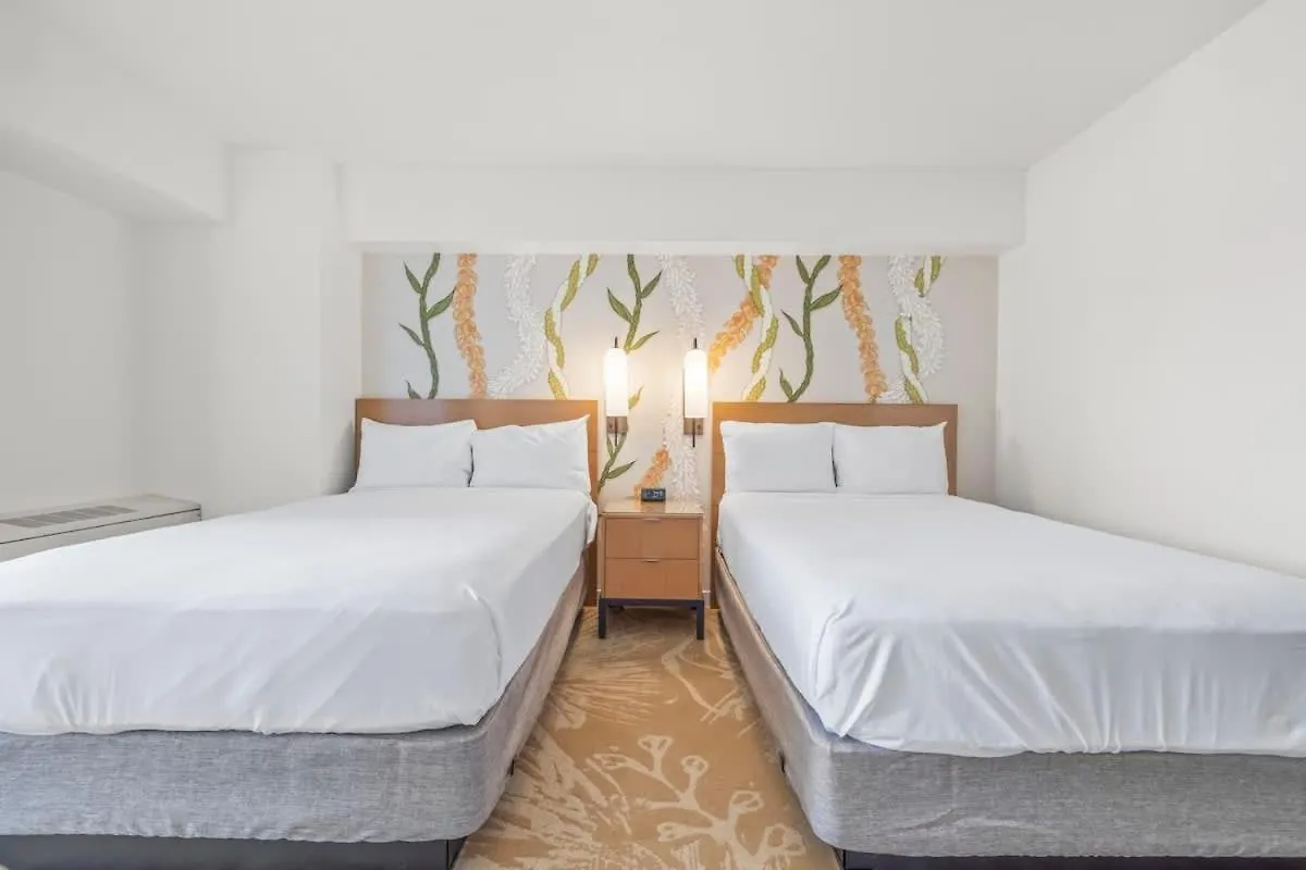 Top Floor Studio With Balcony & Views 3528 Honolulu