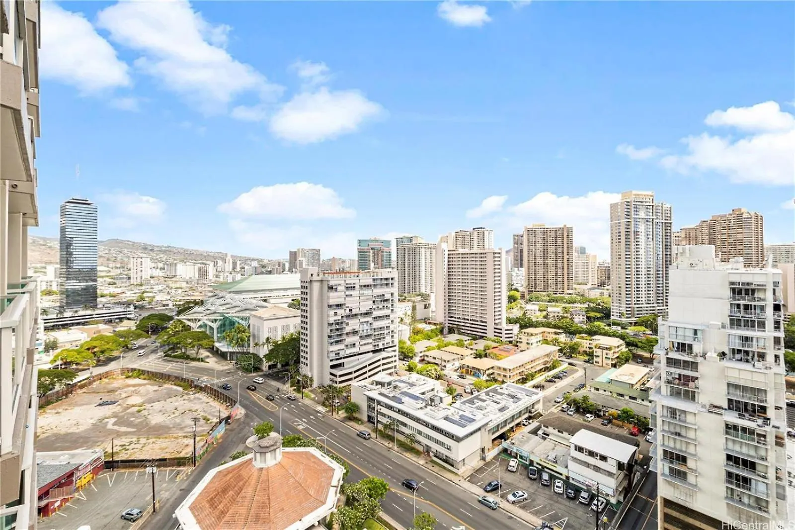 Top Floor Studio With Balcony & Views 3528 Honolulu