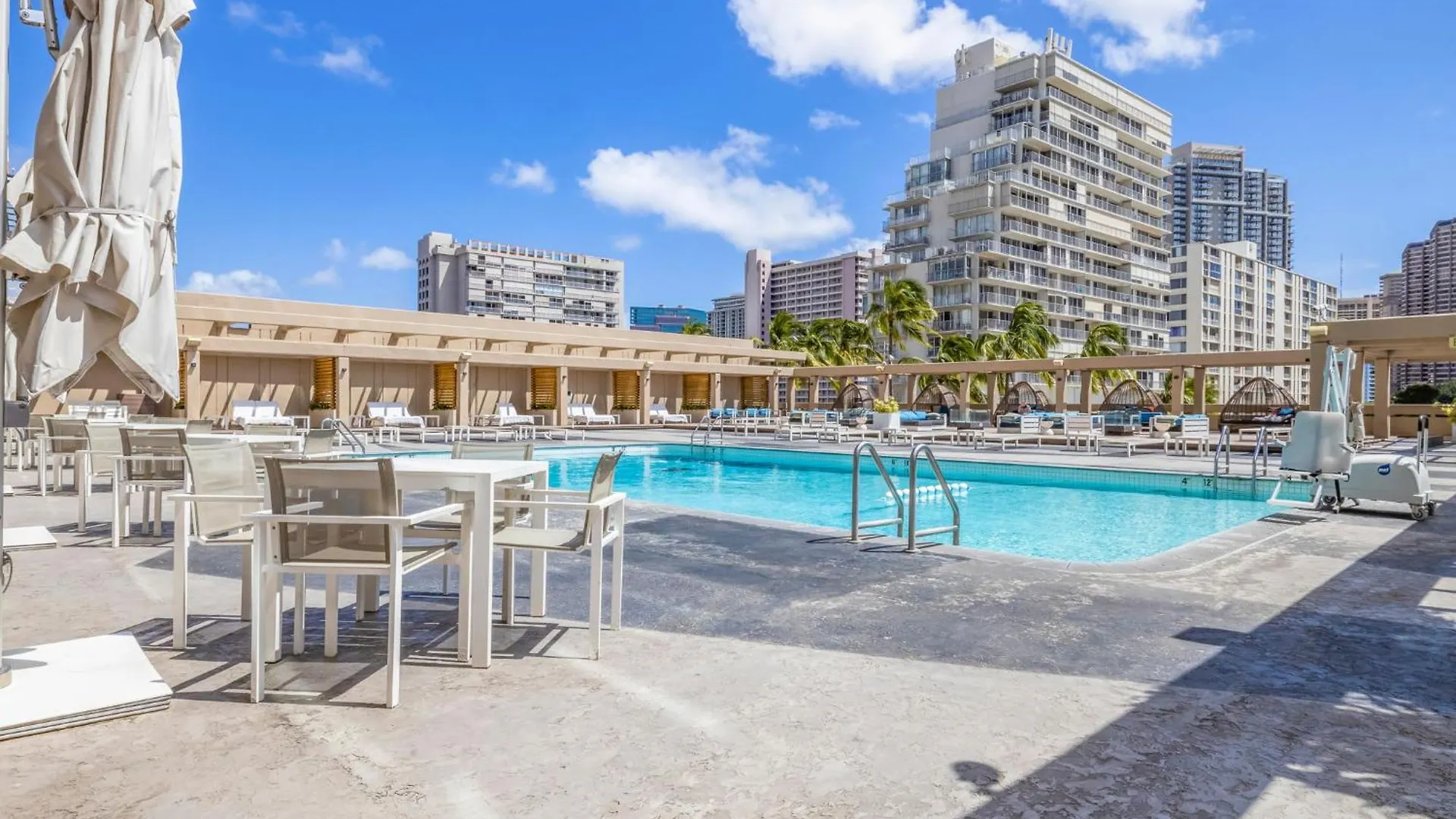 Apartament Top Floor Studio With Balcony & Views 3528 Honolulu
